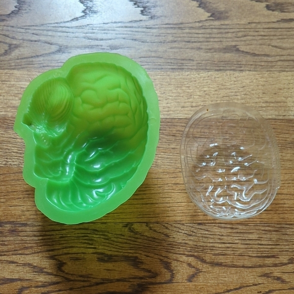Zombie Brain Gelatin Mold - Green - Picture 7 of 8